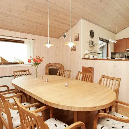 Prázdninový dům Three-bedroom Holiday In 12 *